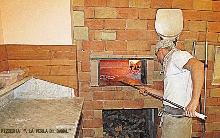 Pizzeria con forno a legna La perla di Damal
